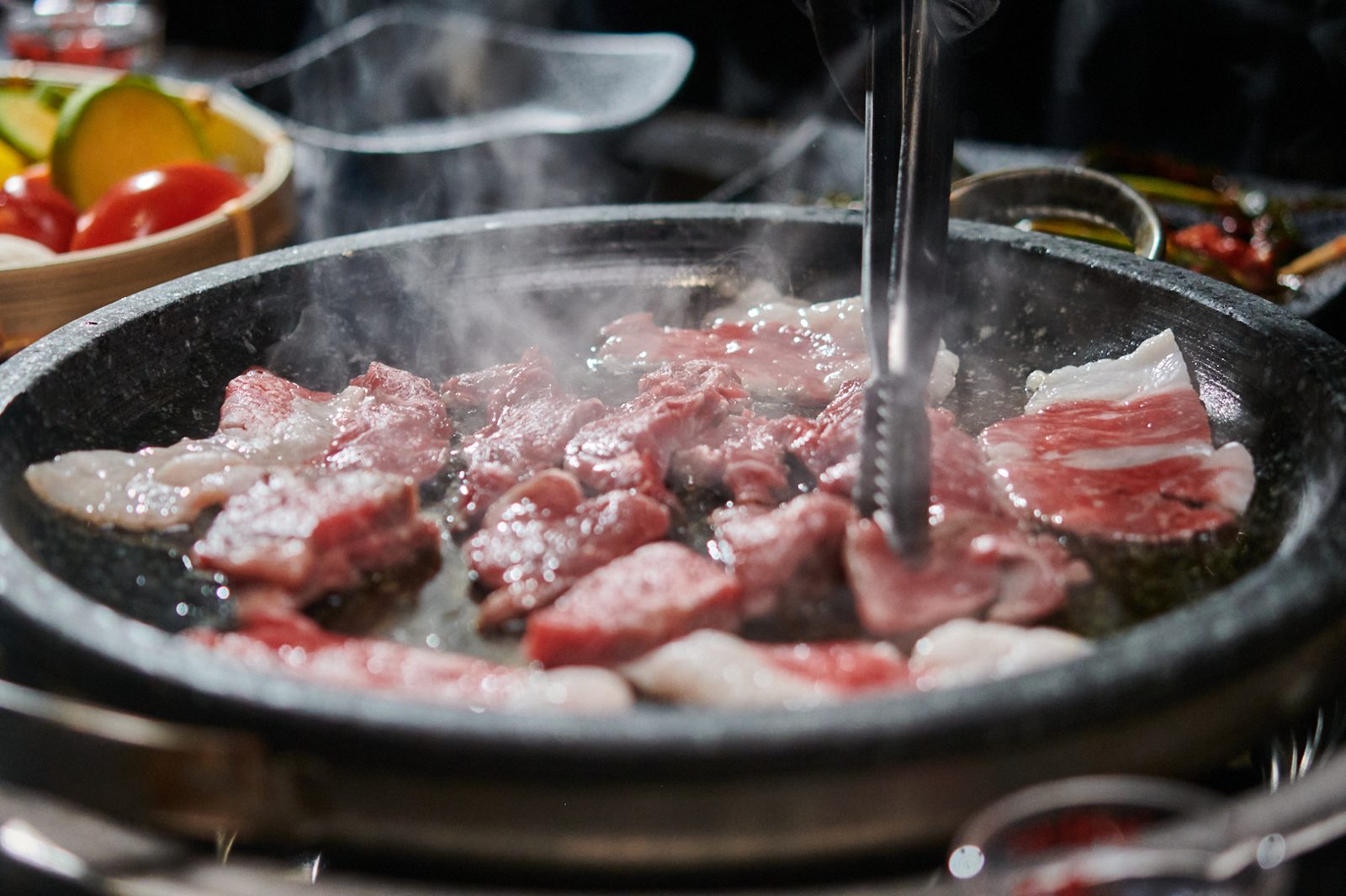 직원이 굽는 다시마숙성 투뿔 한우